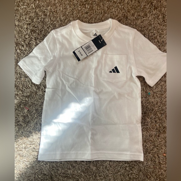 Adidas White T-Shirt and Red Shorts Set Size 4 Kids - Picture 2 of 8
